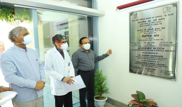 Dr Harsh Vardhan Reviews COVID Facility at Lady Hardinge Medical College