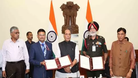 Raksha Mantri Shri Rajnath Singh and Union Health Minister Dr Mansukh Mandaviya unveil a book ‘Healthy Recipes for Defence’