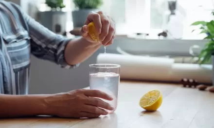 The Lemon Water Craze: Hype or Healthy Habit?