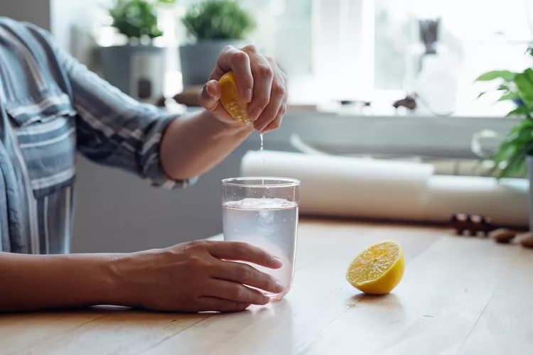 The Lemon Water Craze: Hype or Healthy Habit?