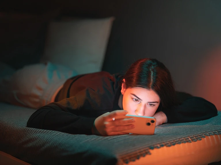 Screen Time and Social Media Use Linked to Eating Disorder Symptoms in Adolescents: New Study Highlights Risks