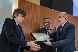 The Director-General’s Award for Global Health has been awarded to the Prime Minister of Barbados and the developers of the mRNA COVID-19 vaccines