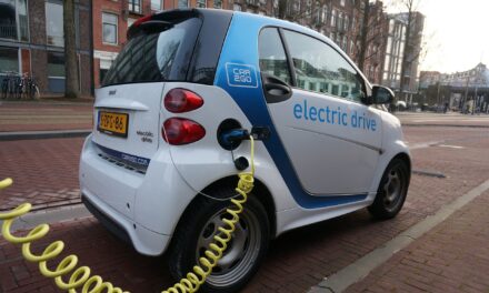 Electric and Hybrid Cars Pose Higher Risk to Pedestrians, Study Finds