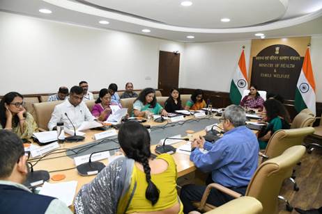 Smt. Anupriya Patel Leads Meeting on Enhancing Maternal and Child Health Through Spaced Pregnancies