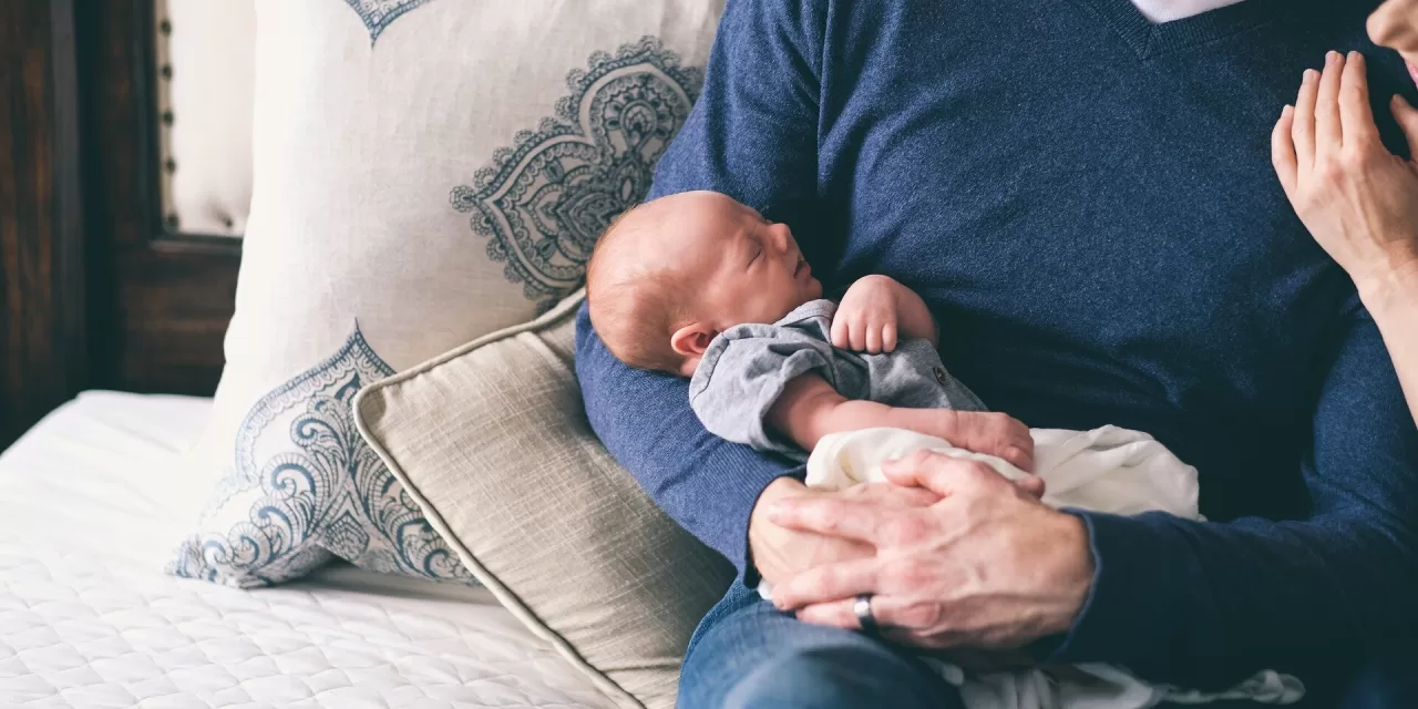 New Fathers Often Struggle with Transition to Parenthood Due to Lack of Targeted Support, Review Finds