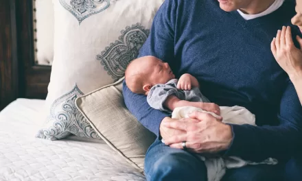 New Fathers Often Struggle with Transition to Parenthood Due to Lack of Targeted Support, Review Finds