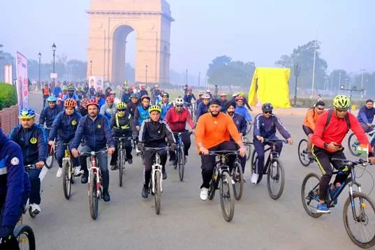 Dr. Mansukh Mandaviya Flags Off ‘Fit India Sundays on Cycle’ Initiative