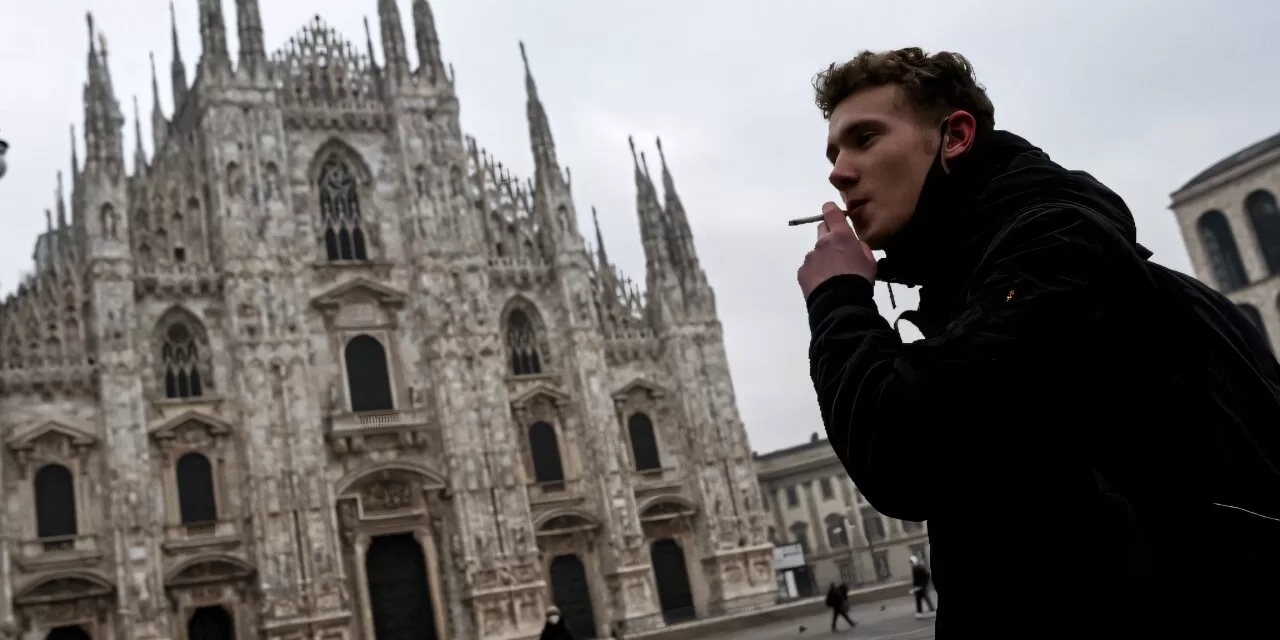 Milan Implements Italy’s Strictest Smoking Ban, Fines Smokers in Public Areas