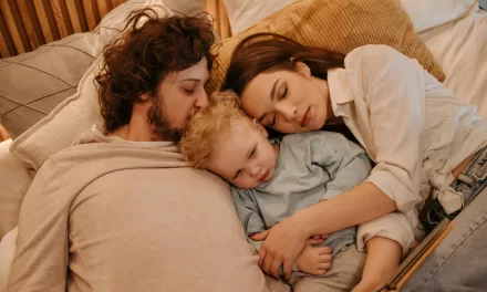 New Survey Reveals Half of Parents Co-Sleep with Their Child: Experts Advise Caution