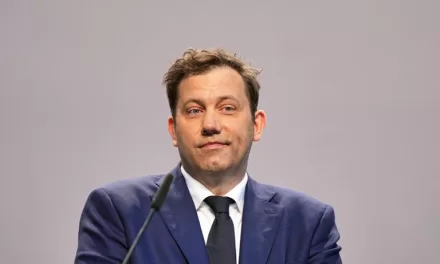 SPD Leader Lars Klingbeil Shares Inspiring Recovery from Tongue Cancer, Highlights Early Warning Signs