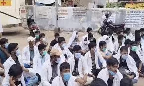Protests Erupt at Medinirai Medical College Over Alleged Harassment, Threats by Principal
