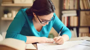 New Study Debunks Myth Linking Left-Handedness to Greater Creativity