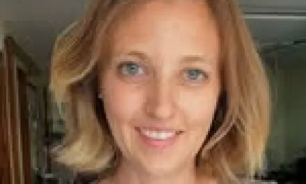 American Woman Praises India’s Healthcare for Affordability and Accessibility After Rs 50 Thumb Treatment